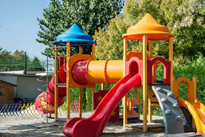 Camping Butterfly -Kletter- und Spielanlage auf dem Kinderspielplatz