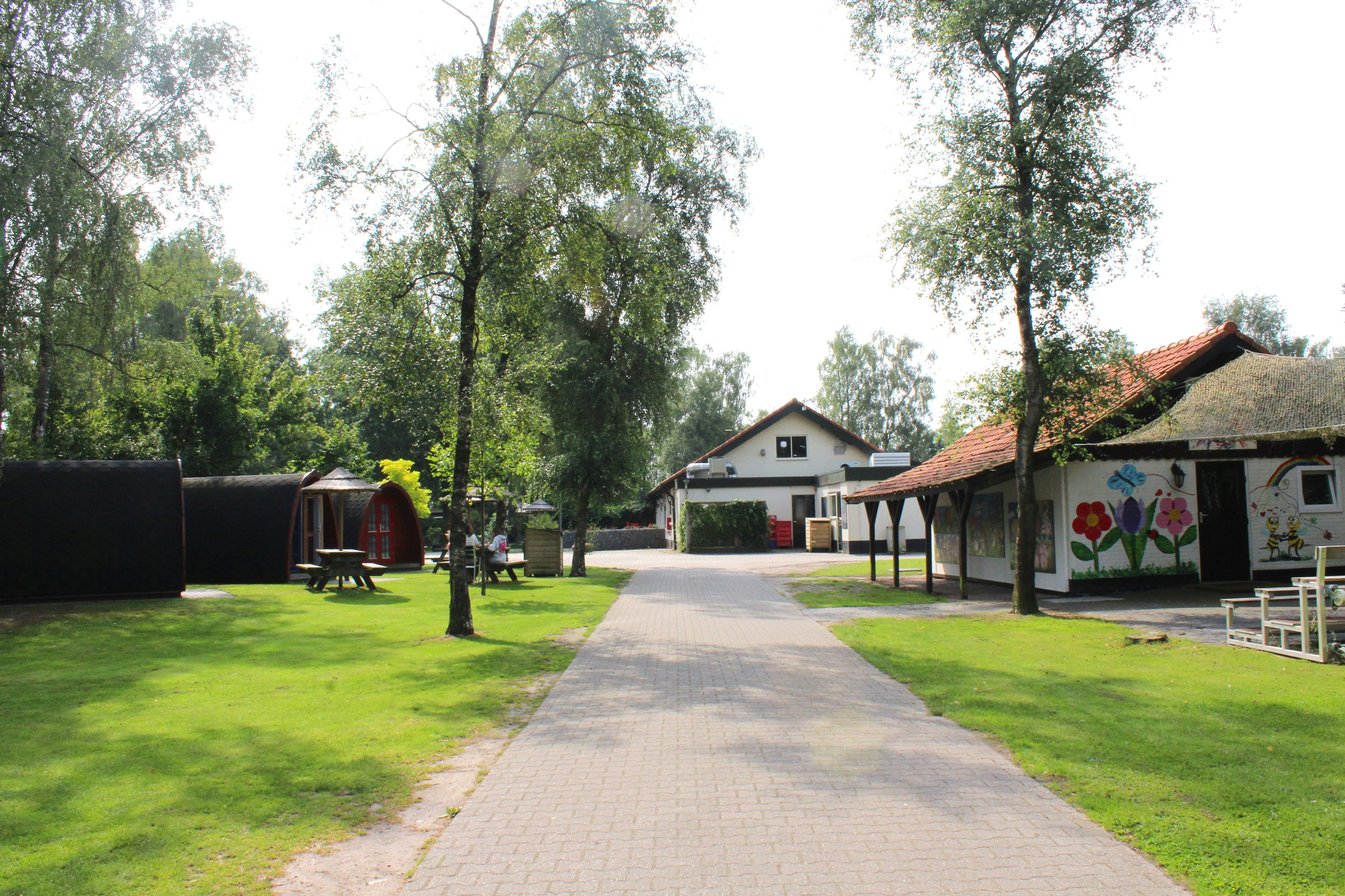 Camping Buytenplaets Boekelo - Gebäude auf dem Campingplatz