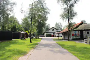 Camping Buytenplaets Boekelo - Gebäude auf dem Campingplatz