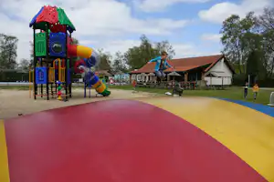 Camping Buytenplaets Boekelo - Kinderspielplatz mit Lufttrampolin