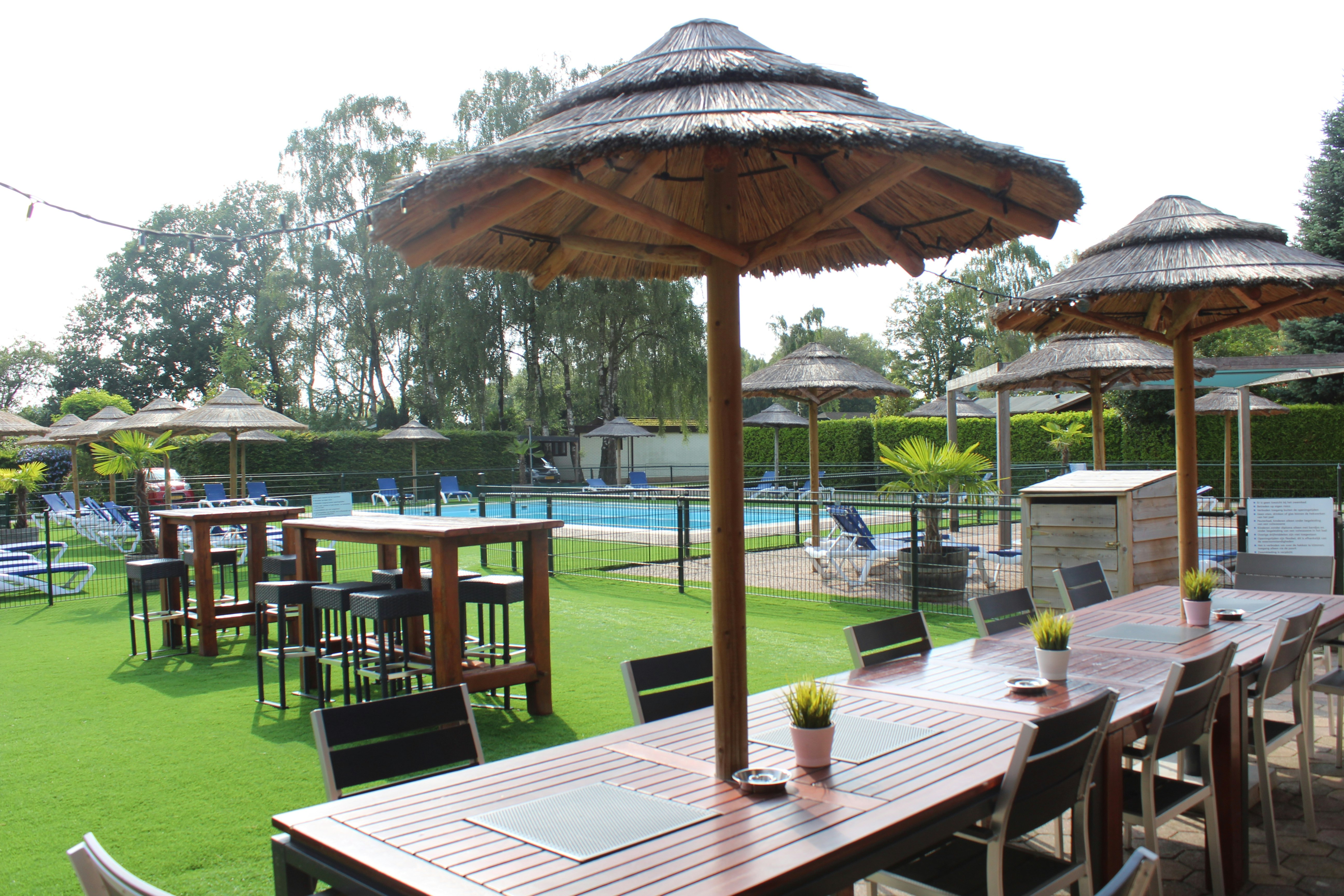 Camping Buytenplaets Boekelo - Poolbereich auf dem Campingplatz und  Restaurant 