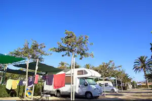 Camping Cabo de Gata - überdachter Stellplatz vom Campingplatz