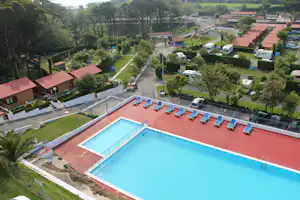 Camping Cabo Mayor - Swimmingpool auf dem Campingplatz mit Sonnenliegen