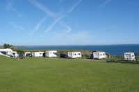 Camping Caerfai Bay Caravan & Tent Park - Stellplätze auf dem Campingplatz direkt am Meer