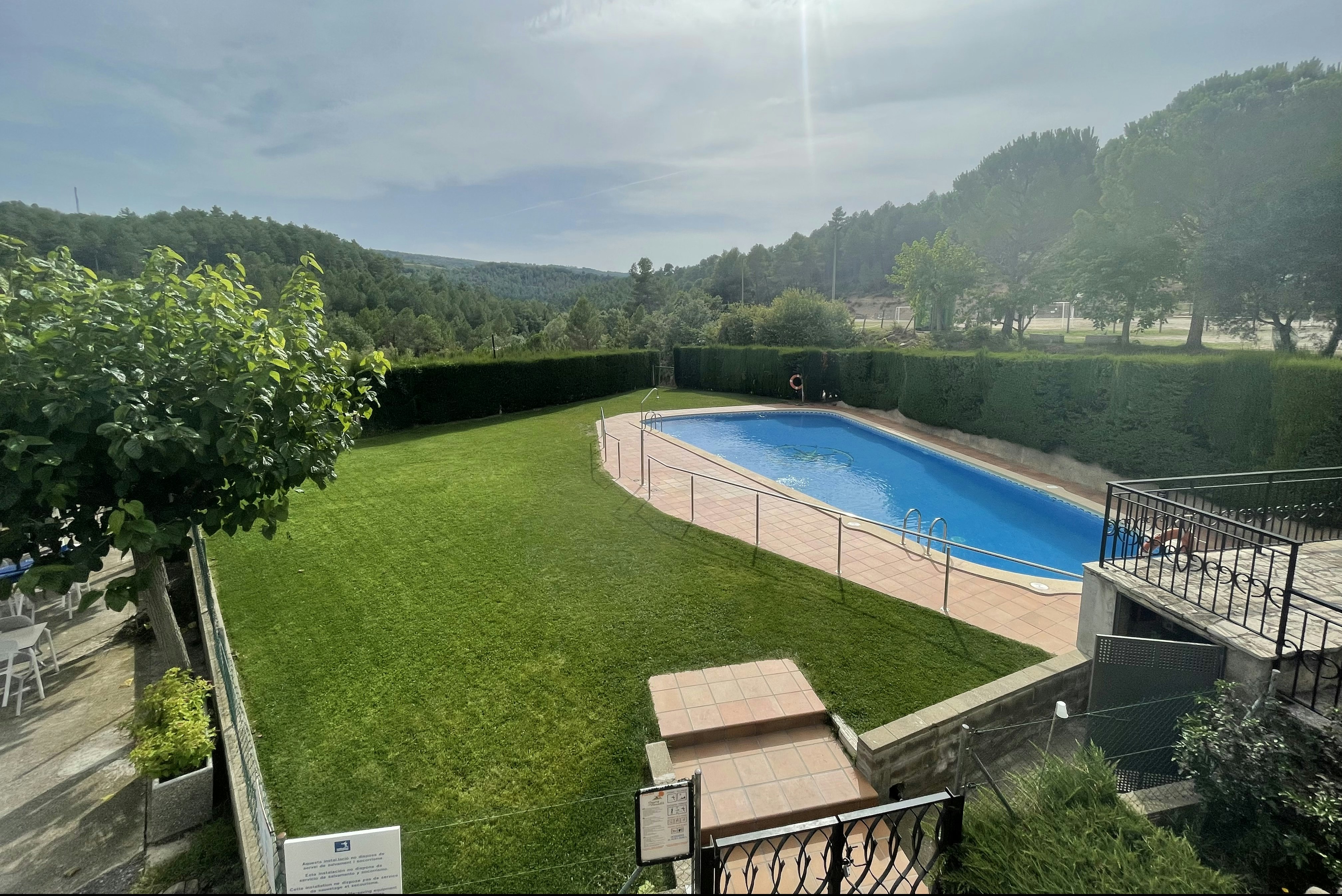 Camping Cal Paradís - Pool im Freien auf dem Campingplatz