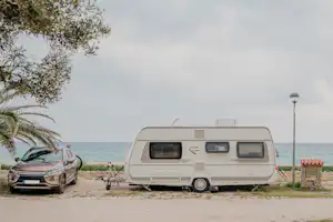Camping Cala d'Oques - Wohnmobil- und Wohnwagenstellplätze mit Blick auf das Meer