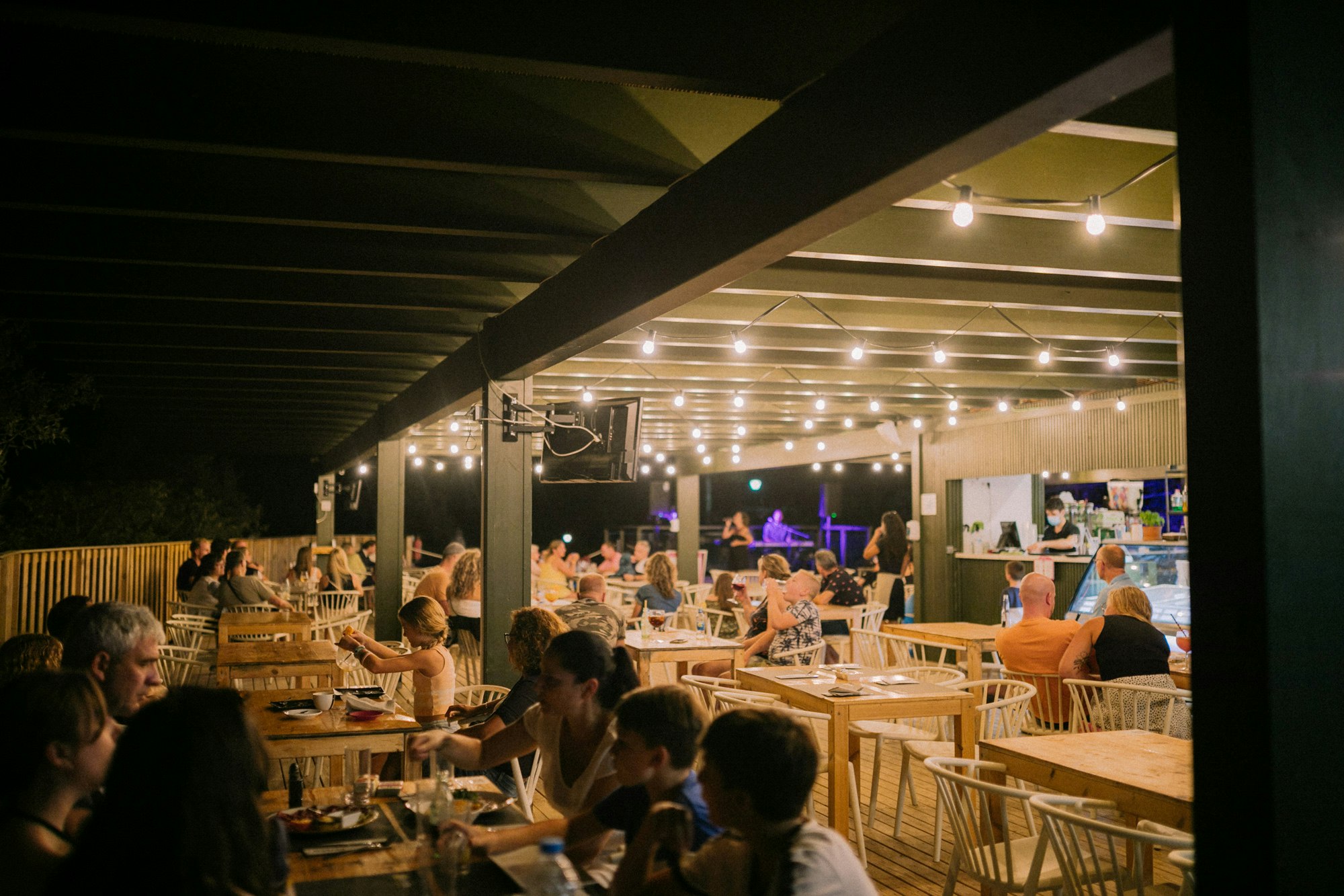 Sènia Cala Gogo  Camping Cala Gogo - Restaurant mit Terrasse auf dem Campingplatz