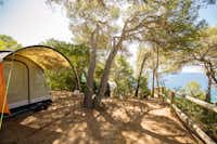 Camping Cala Llevadó  -  Stellplatz vom Campingplatz mit Blick auf das Mittelmeer