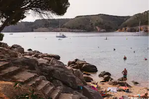 wecamp Cala Montgó Camping Cala Montgó - See mit Badestrand am Campingplatz