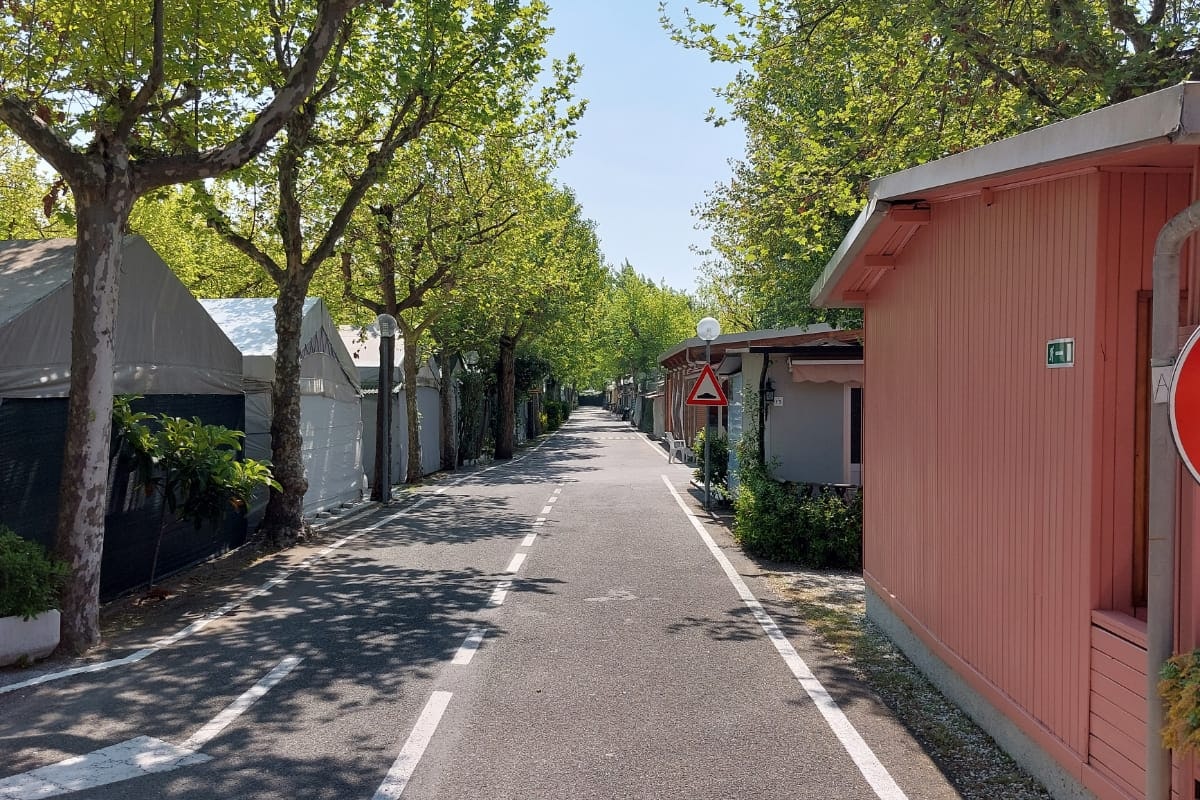 Camping Calatella Parco Di Vacanza - Blick auf die Mobilheime auf dem Campingplatz