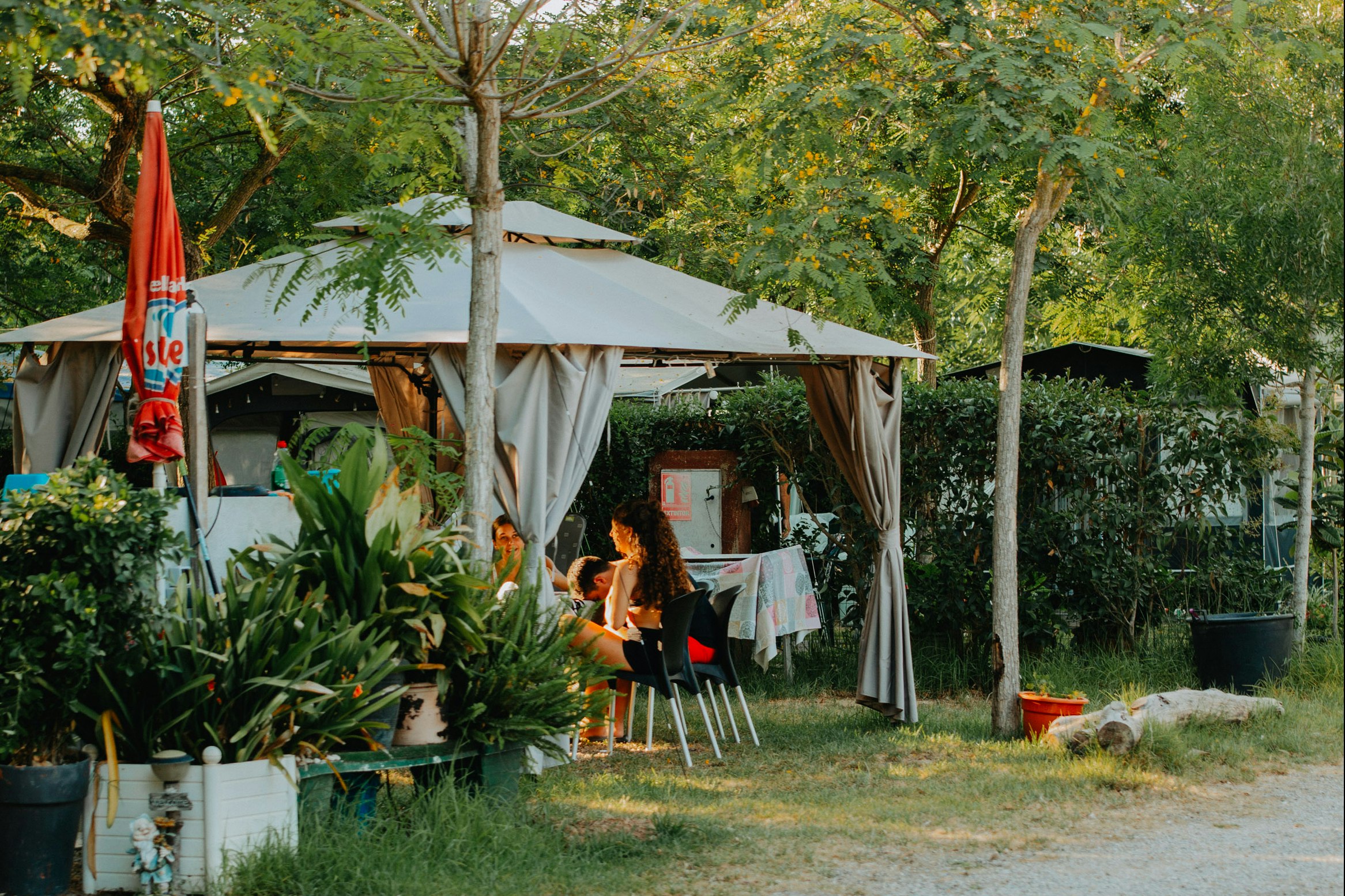 Camping Caledonia - Standplätze im Grünen auf dem Campingplatz