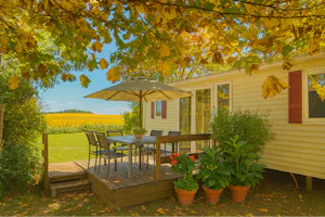 Camping Camp Redon - Mobilheim mit Terrasse auf dem Campingplatz