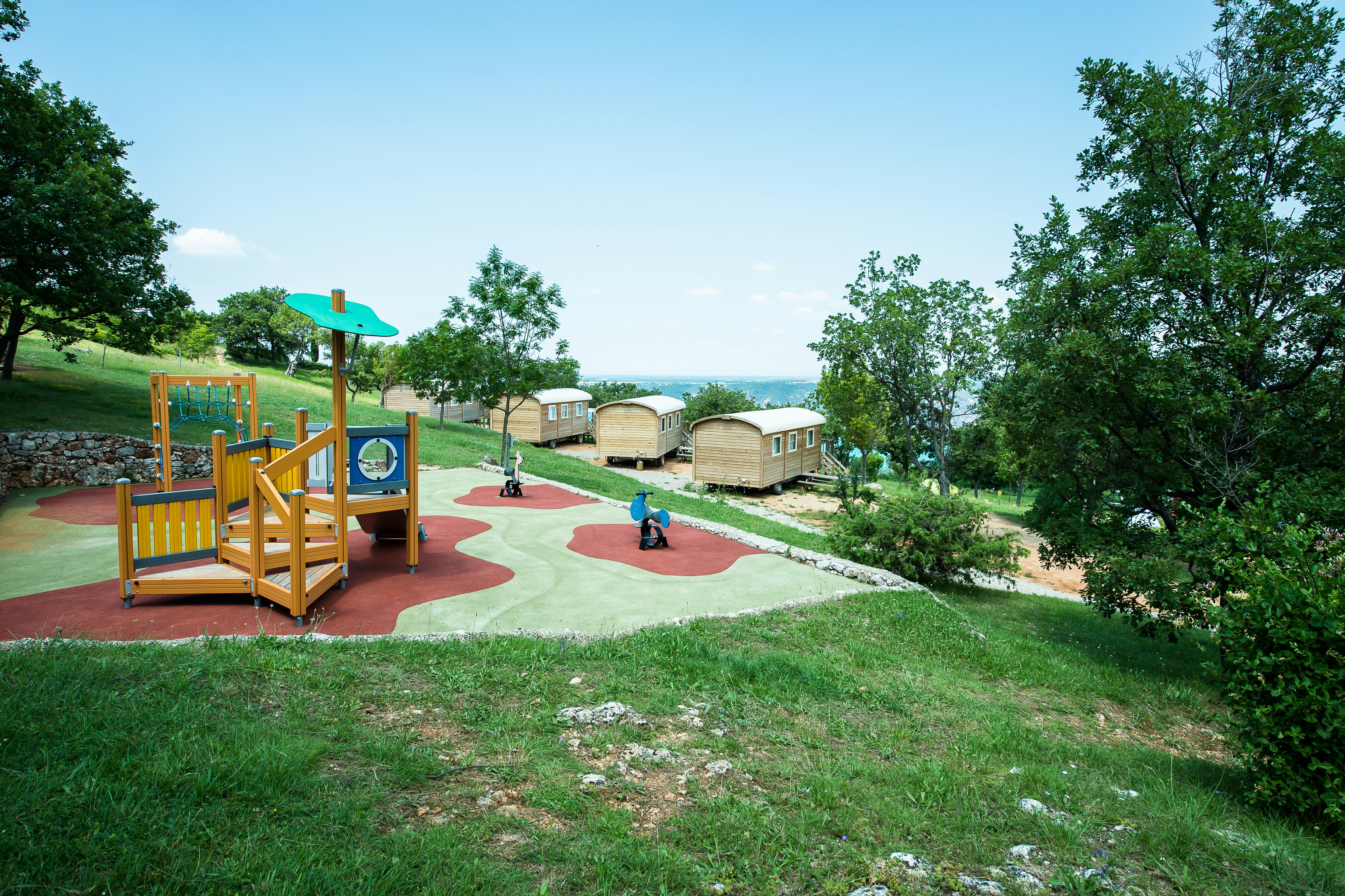 Camping Campasun  Camping de l'Aigle - Spielplatz für Kinder und Mobilheime auf dem Campingplatz