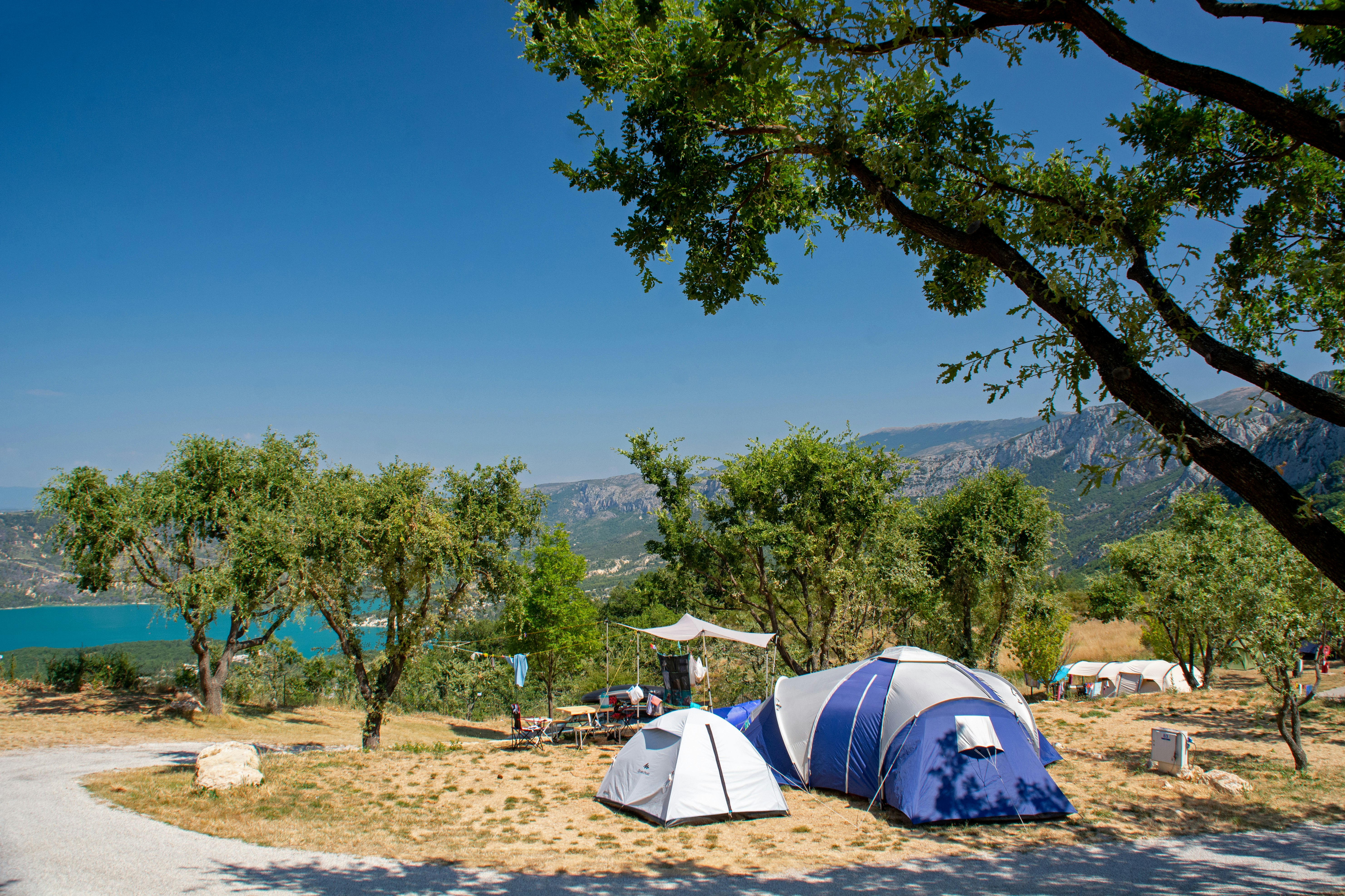 Camping Campasun  Camping de l'Aigle - Zeltplatz mit spektakulärem Blick auf das Gebirge auf dem Campingplatz