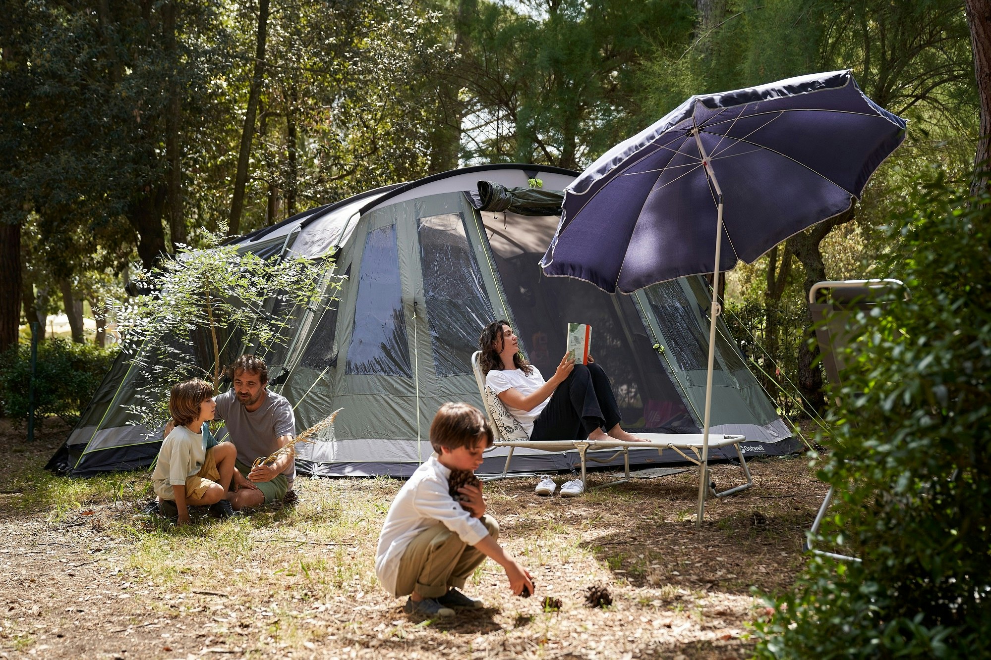 Camping Campo dei Fiori - Standplatz umgeben von Bäumen 