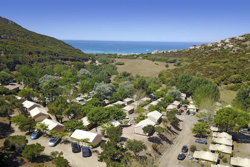 Camping Campéole L' Avena  -  Campingplatz auf Korsika mit Mobilheimen aus der Vogelperspektive