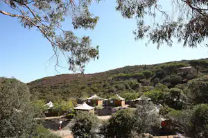 Camping Campéole L' Avena - Luftaufnahme von den Mobilheimen auf dem Campingplatz im Grünen