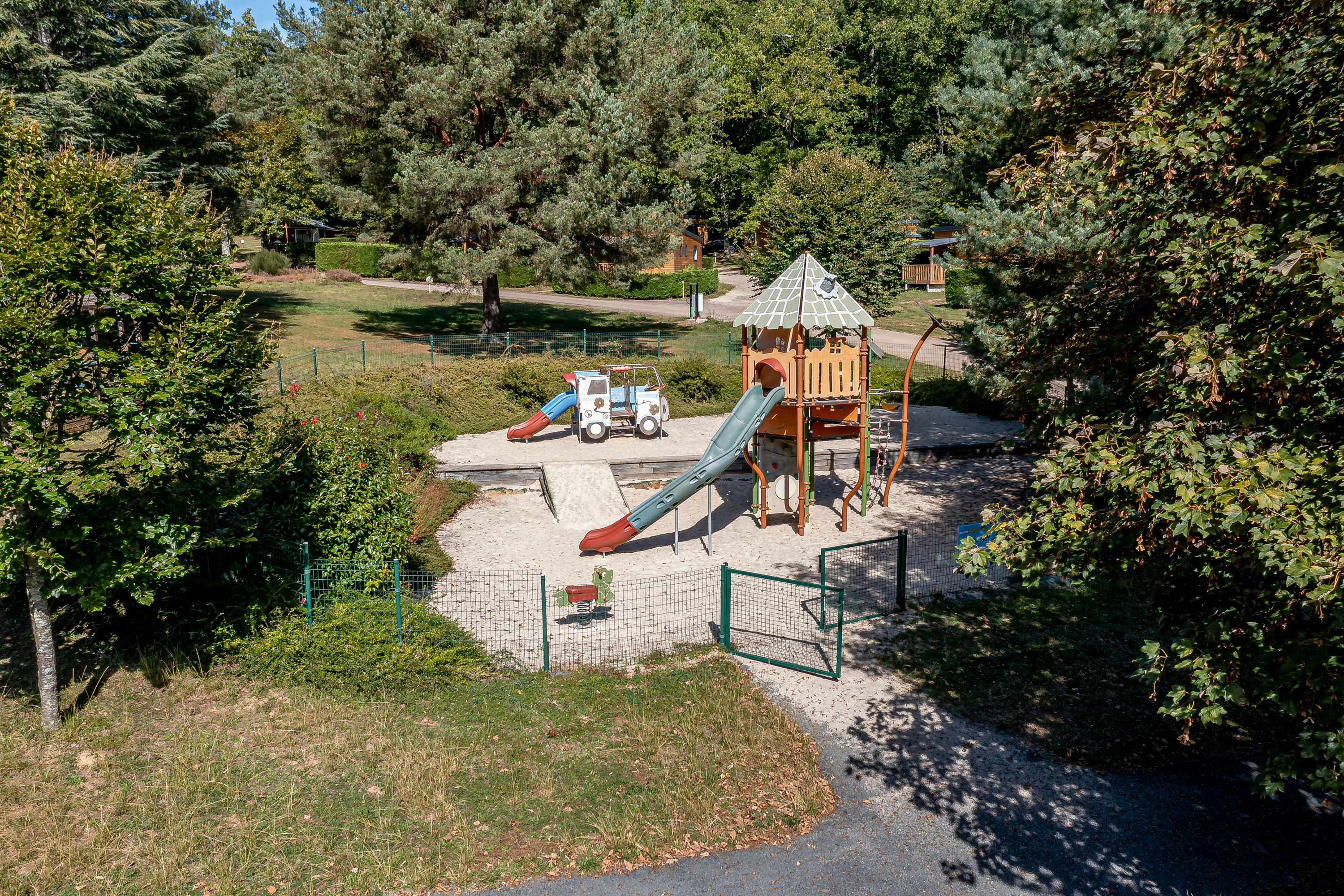 Campéole Le Coiroux  Camping Paradis Le Coiroux  - Kinderspielplatz auf dem Campingplatz