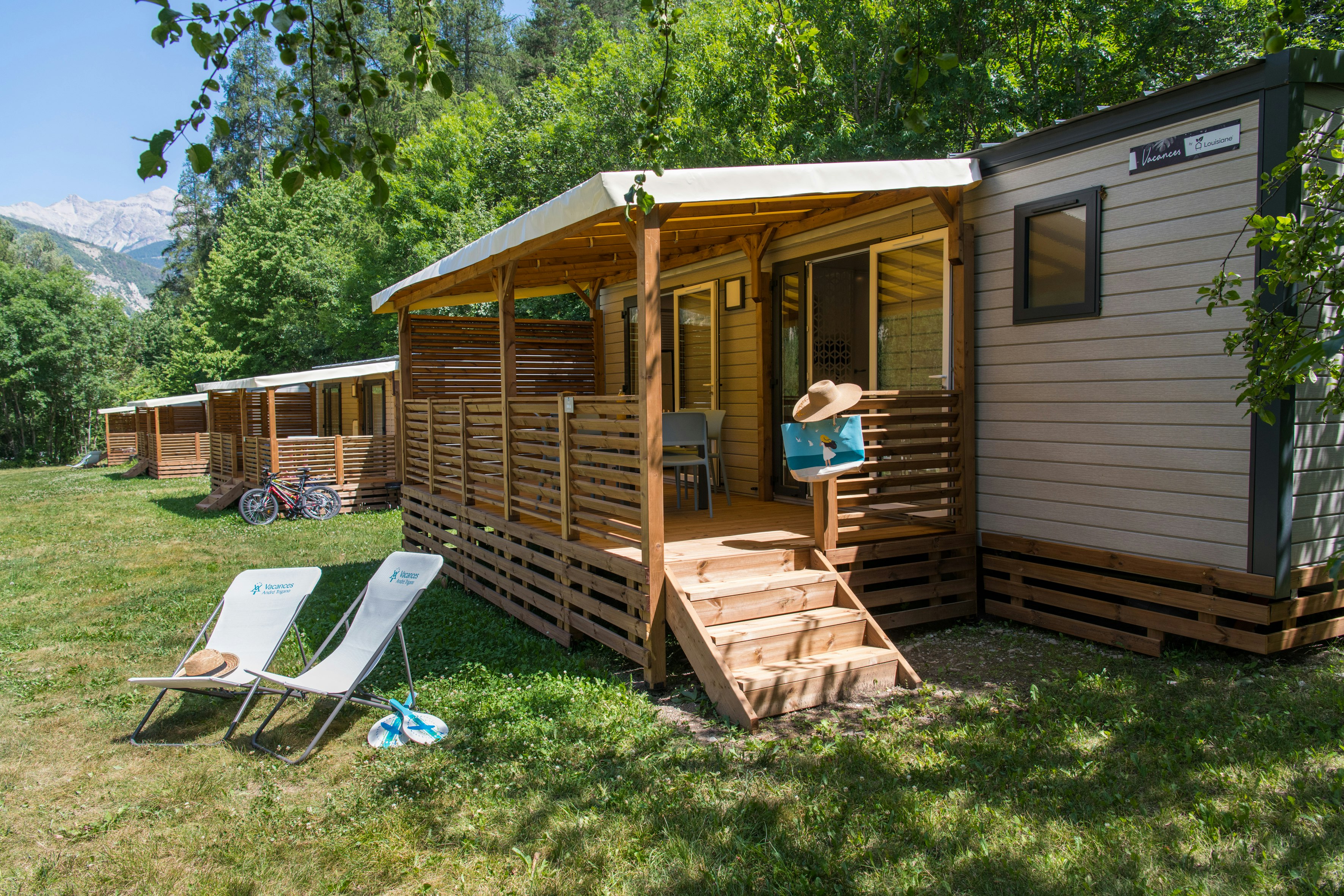 Camping Le Courounba  Campéole Le Courounba  - Mobilheim mit Terrasse auf dem Campingplatz