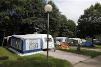Campéole Le Giessen  -  Wohnwagen- und Zeltstellplatz vom Campingplatz auf grüner Wiese