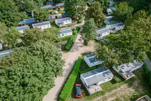 Camping Paradis Le Giessen Blick auf die Mobilheim Mietunterkünfte