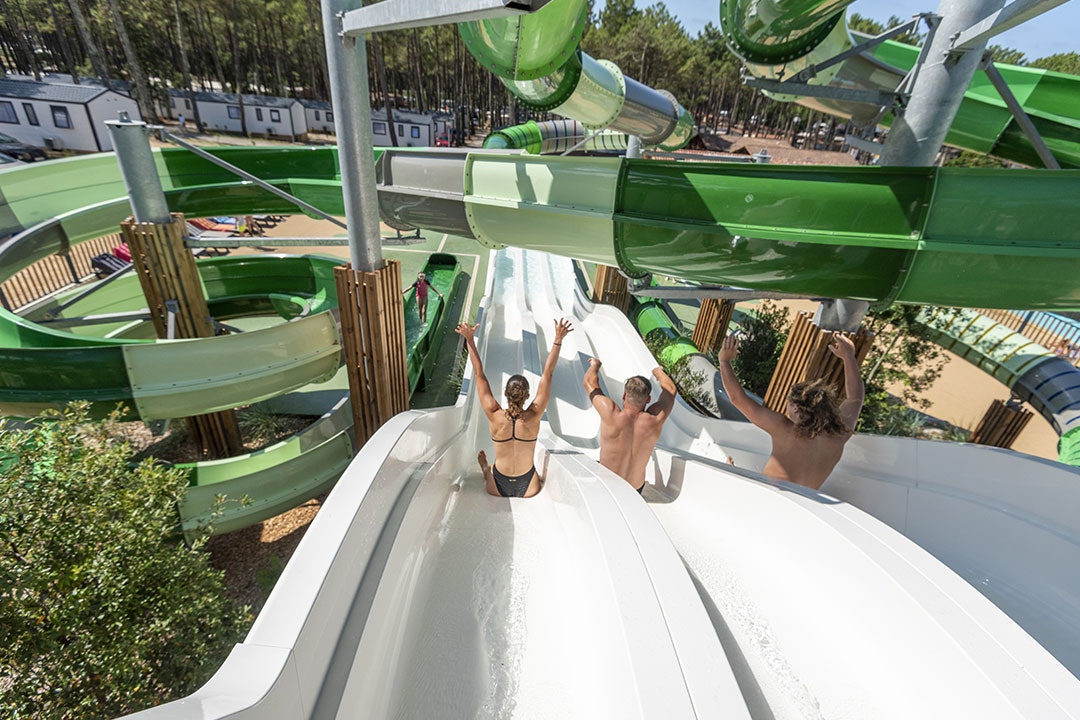 Camping Campéole Les Tourterelles  Camping Club Les Tourterelles  - Rutschen im Wasserpark des Campingplatzes