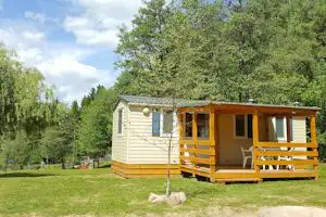 Camping Cane in Fiore - Mobilheim vom Campingplatz mit Veranda im Grünen