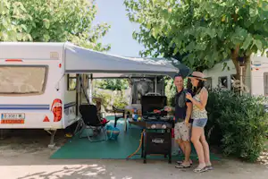 Camping Canyelles - Campinggäste beim Grillen