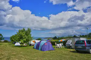Camping Cap de Bréhat - Zeltplatz des Campingplatzes mit dem Blick auf die Bucht von Saint-Brieuc