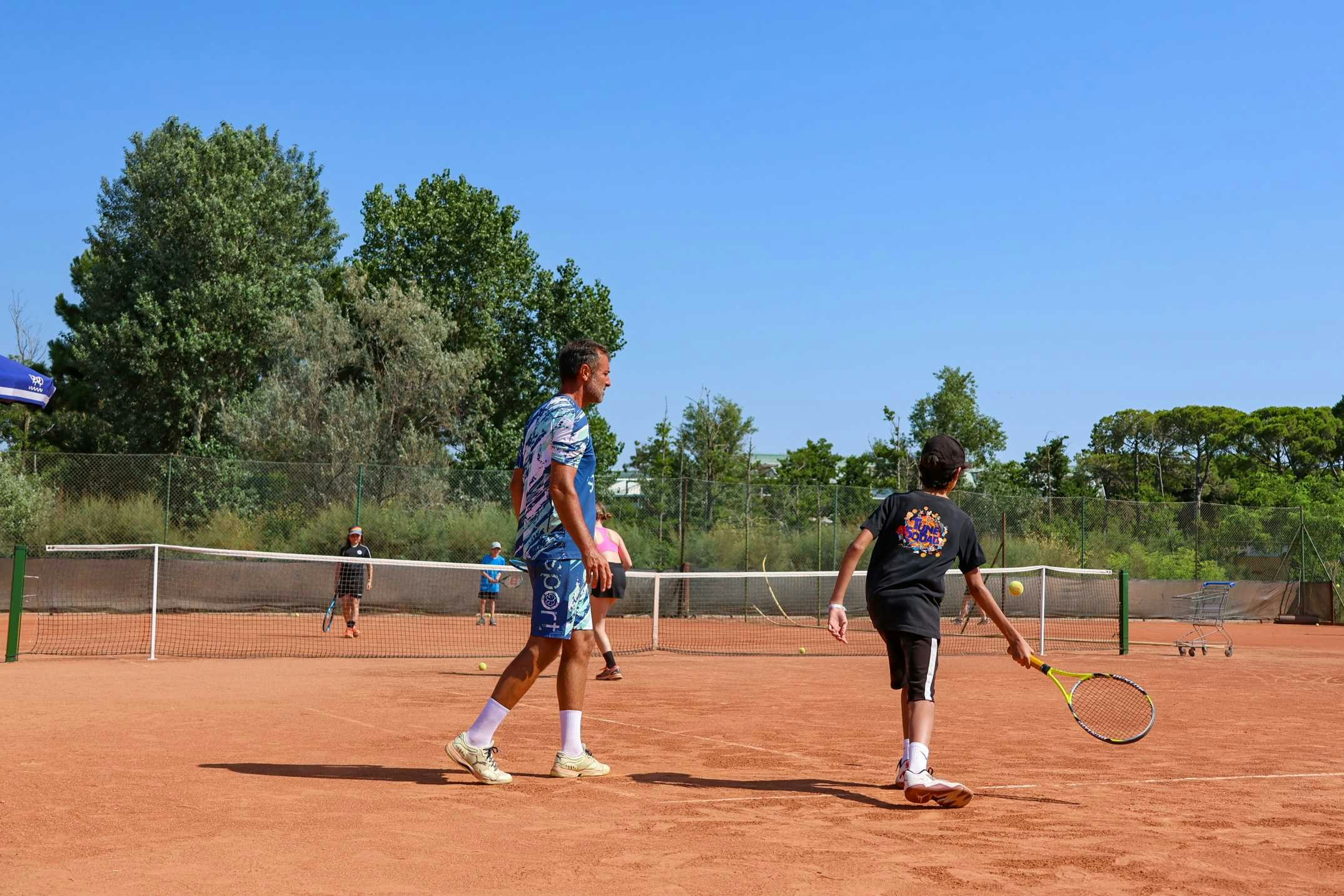 Camping Capalonga - Tennisplatz auf dem Campingplatz