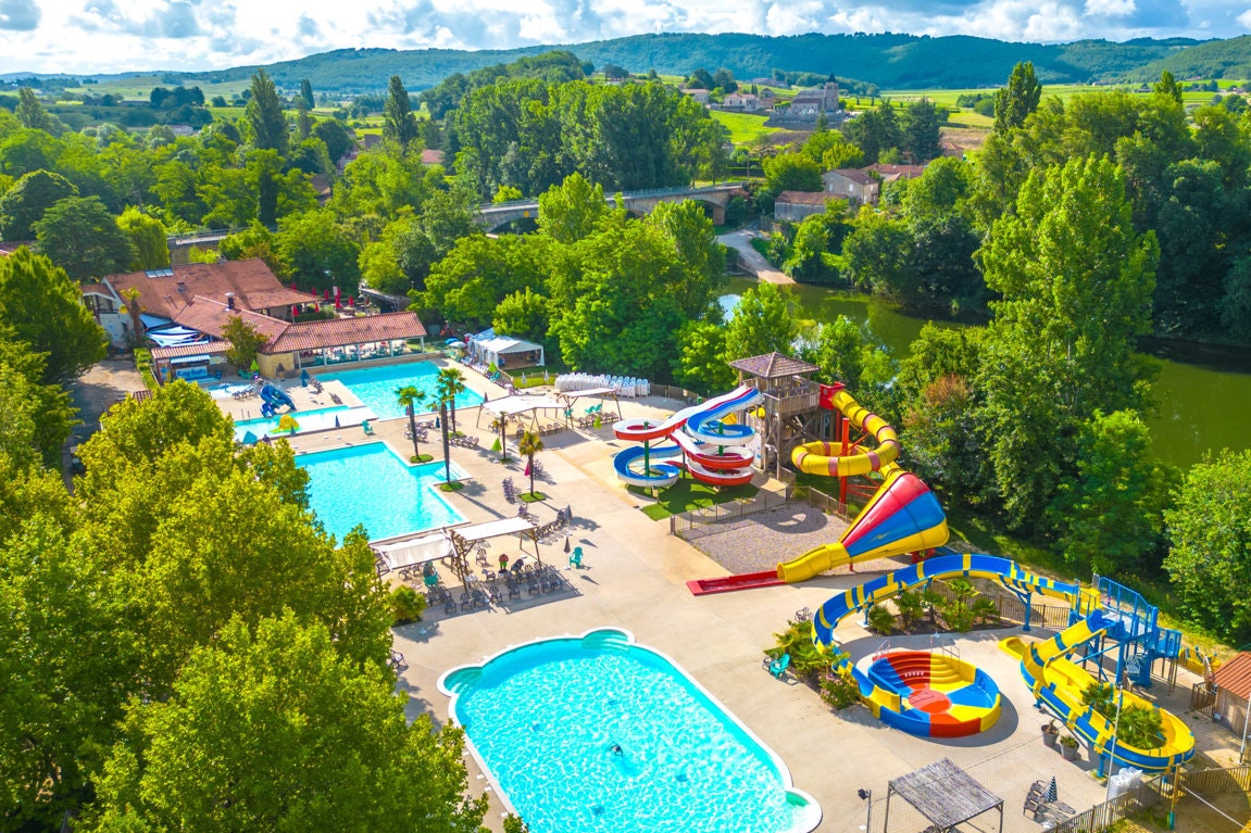 Camping Capfun Duravel - Luftaufnahme des Wasserparks mit Rutschen und mehreren Becken