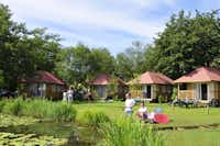 Camping Capfun Paillotte  - Mobilheime auf dem Campingplatz mit kleinem Teich
