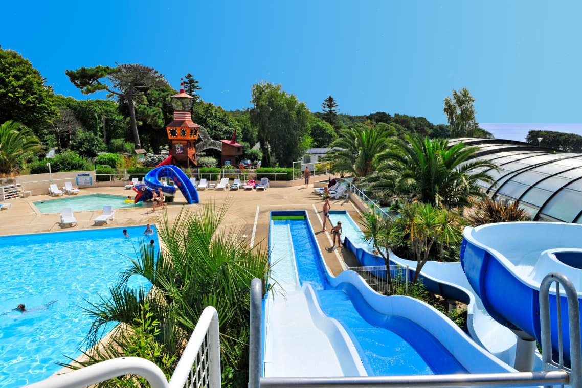 Camping Capfun Saint Laurent  - Rutschen im Wasserpark des Campingplatzes
