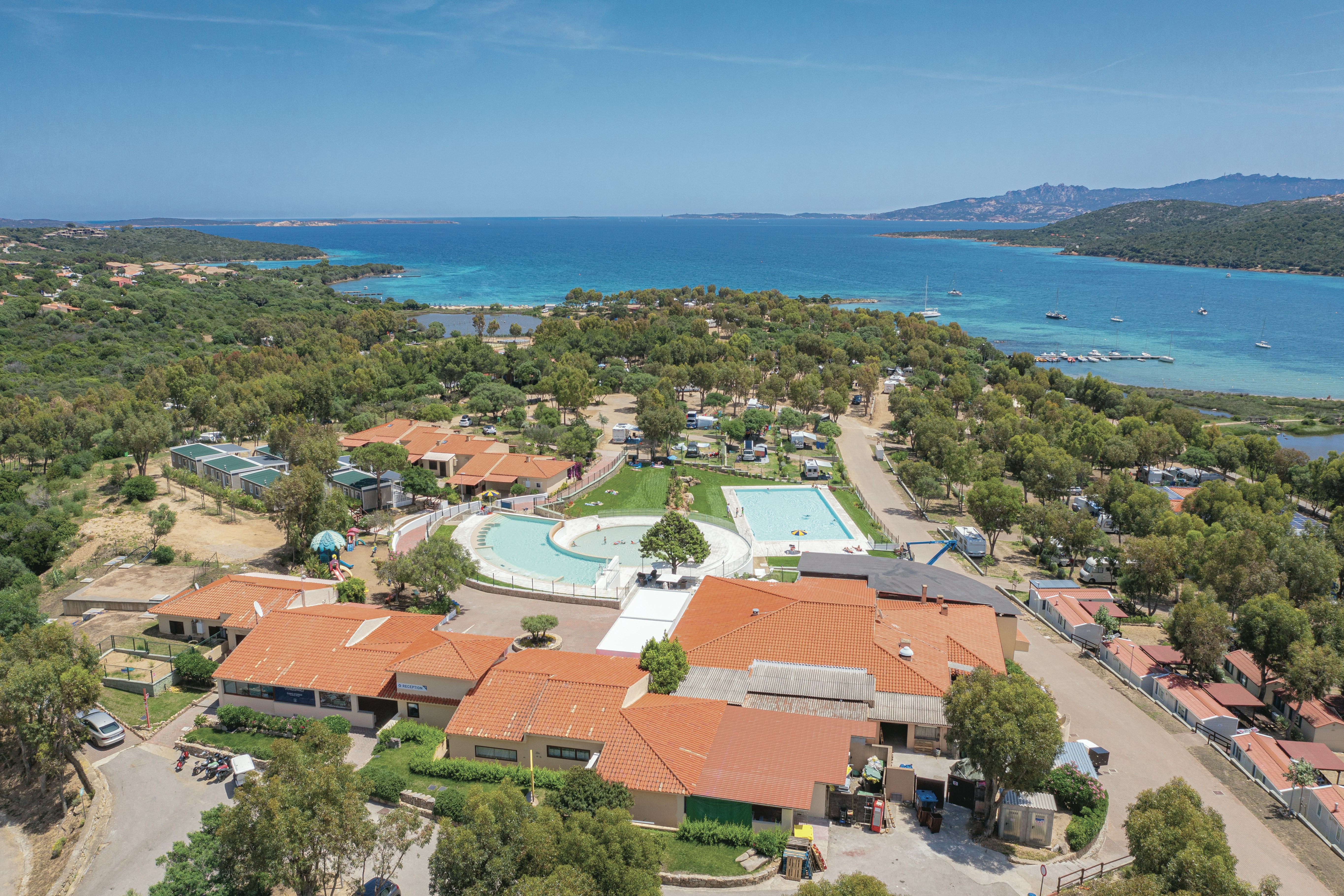 Camping Village Capo d'Orso  Camping Capo d'Orso  - Luftaufnahme des Campingplatzes