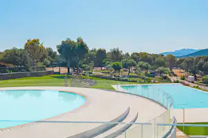Camping Village Capo d'Orso Camping Capo d'Orso - Pool im Freien auf dem Campingplatz