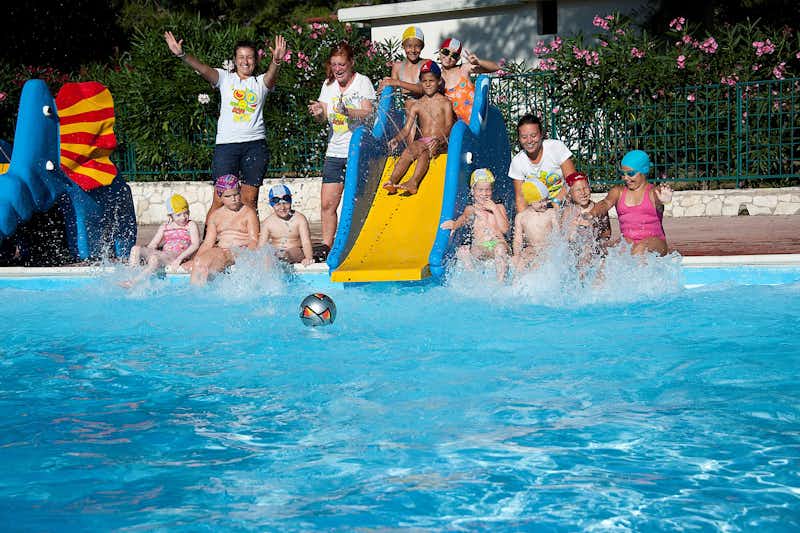 Camping Capo Vieste - Swimmingpool mit Kinderanimation