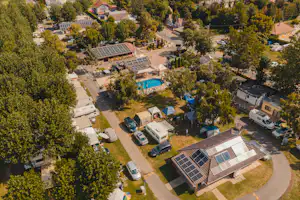 Camping Caravan - Luftaufnahme des Campingplatzes