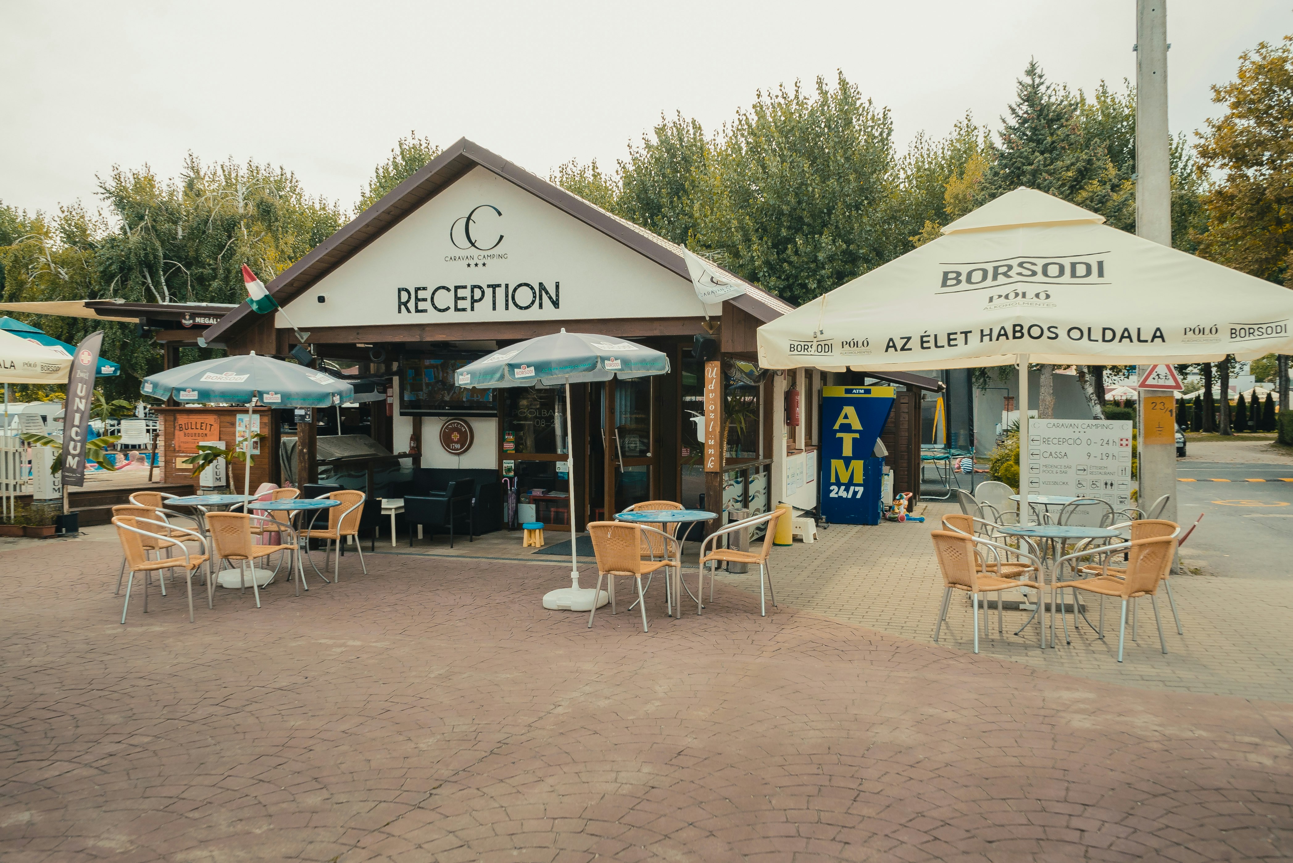 Camping Caravan  - Rezeption mit Terrasse auf dem Campingplatz