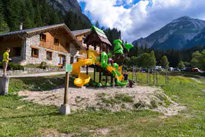 Camping Alpes Lodges Camping Caravaneige Alpes Lodges - Spielplatz auf dem Campingplatz