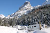 Camping Caravaneige Alpes Lodges  -  Stellplatz vom Campingplatz im Winter