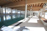 Camping Caravaneige Alpes Lodges  - Indoor Pool vom Campingplatz