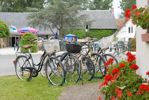 Siblu Camping Domaine de Dugny Camping Caravaning Domaine de Dugny - Fahrradständer auf dem Campingplatz