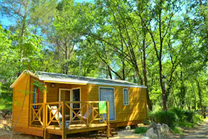 Camping Caravaning Domaine de la Bergerie - Mobilheim mit Veranda im Grünen
