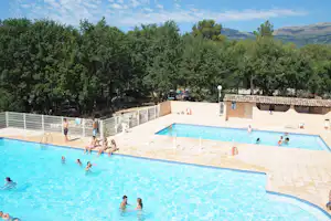 Camping Caravaning Domaine de la Bergerie - Poolbereich des Campingplatzes