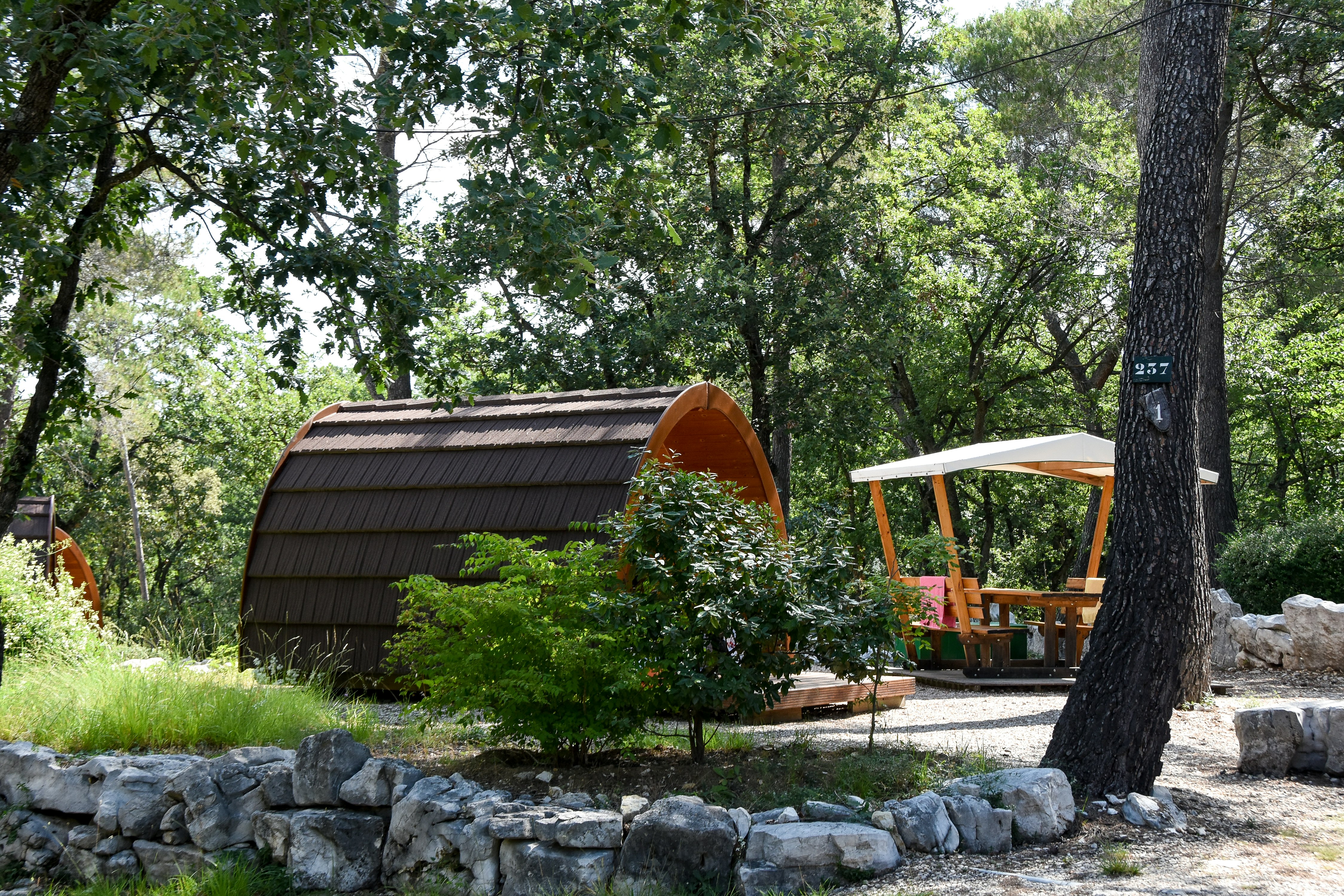 Camping Domaine de la Bergerie  Camping Caravaning Domaine de la Bergerie - Mobilheim Holzhütte Außenansicht