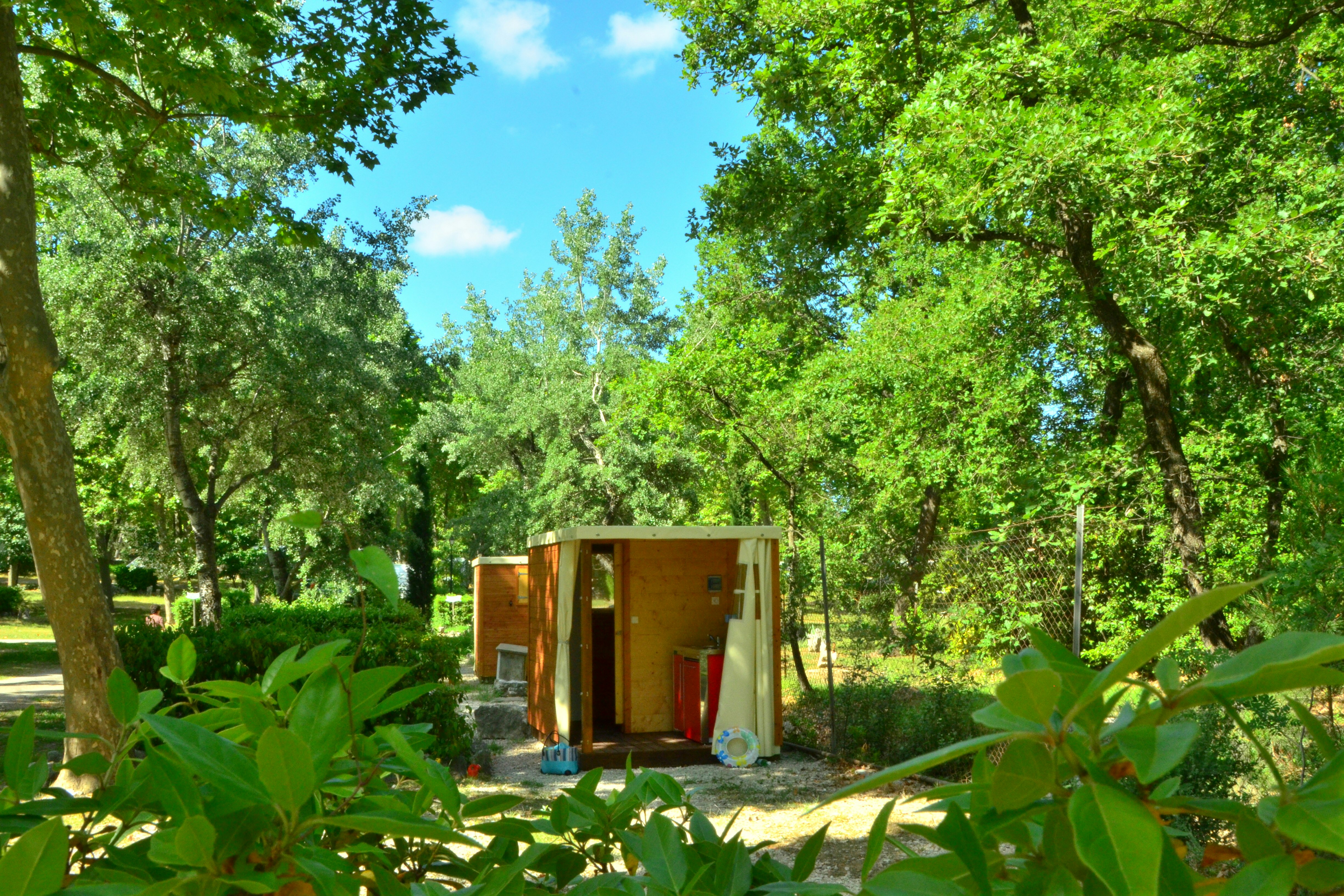 Camping Domaine de la Bergerie  Camping Caravaning Domaine de la Bergerie - Sanitärhäuschen auf den Standplätzen