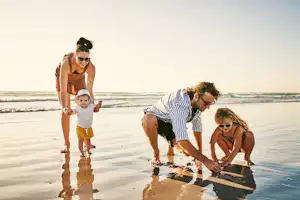 Camping Resort La Forêt - Familie am Strand