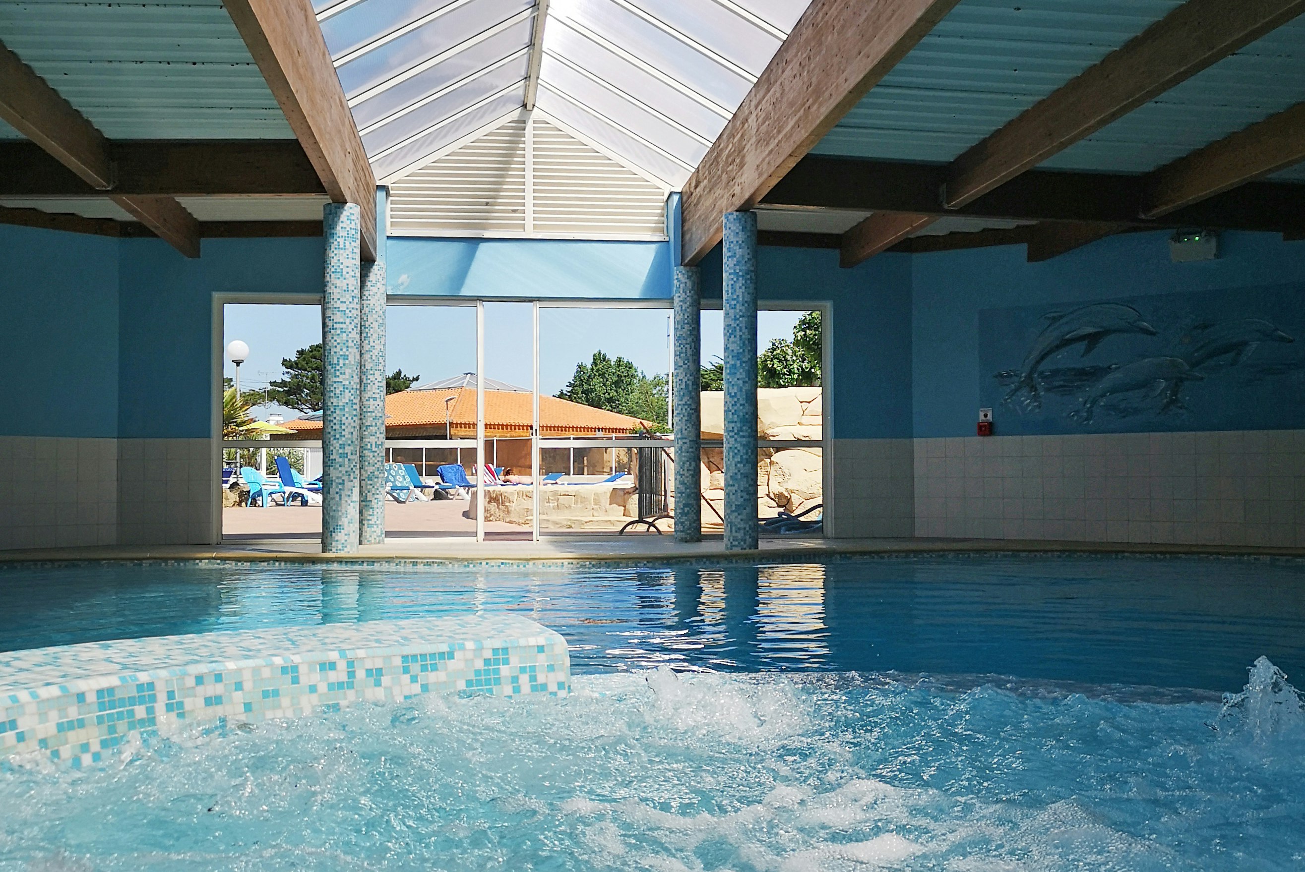 Camping La Prairie - Hallenbad mit Whirlpool auf dem Campingplatz