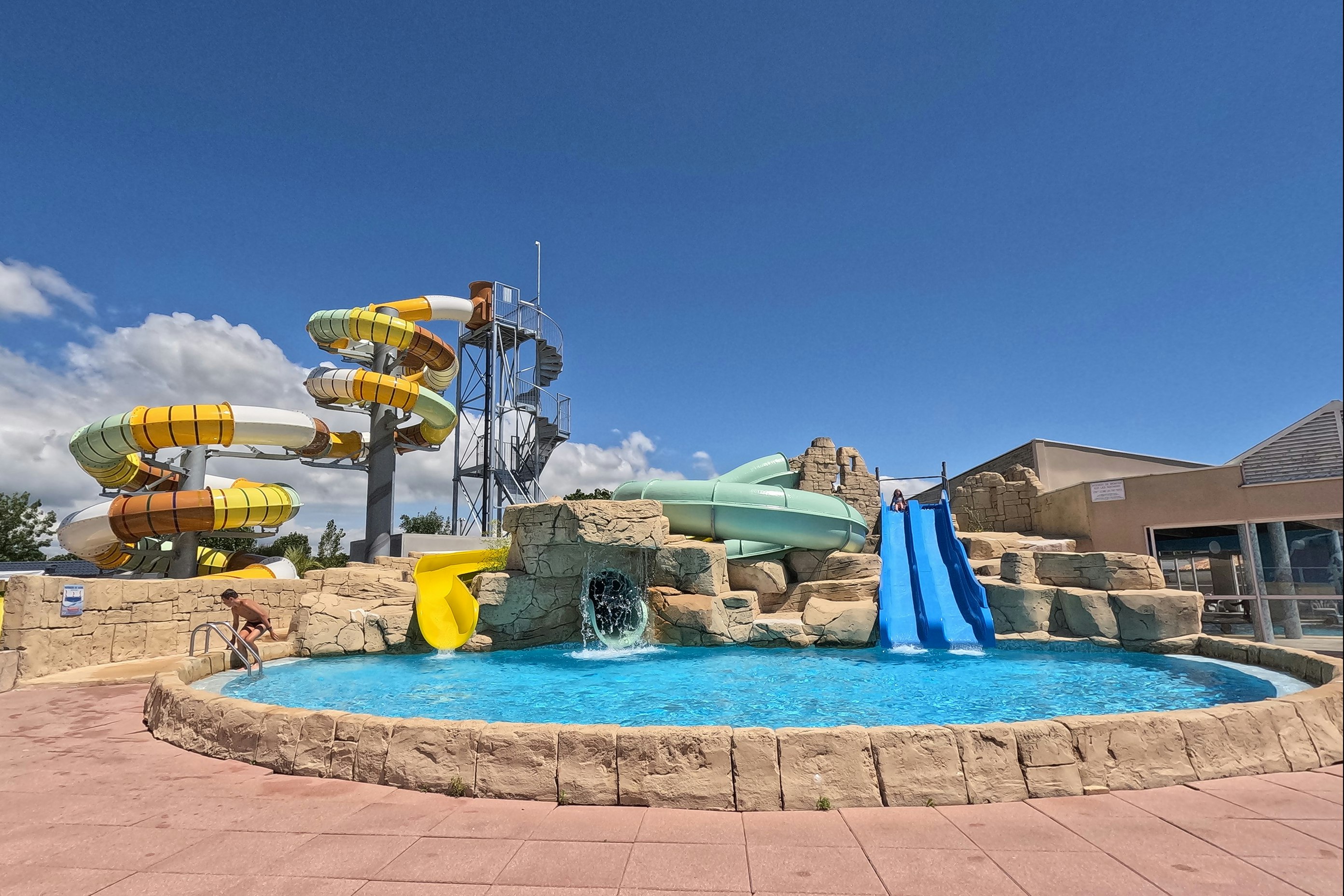 Camping La Prairie  Camping-Caravaning La Prairie - Freibad mit Wasserrutschen auf dem Campingplatz