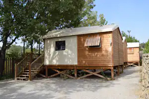 Camping-Caravaning Le Verseau - Mobilheim mit Veranda auf dem Campingplatz